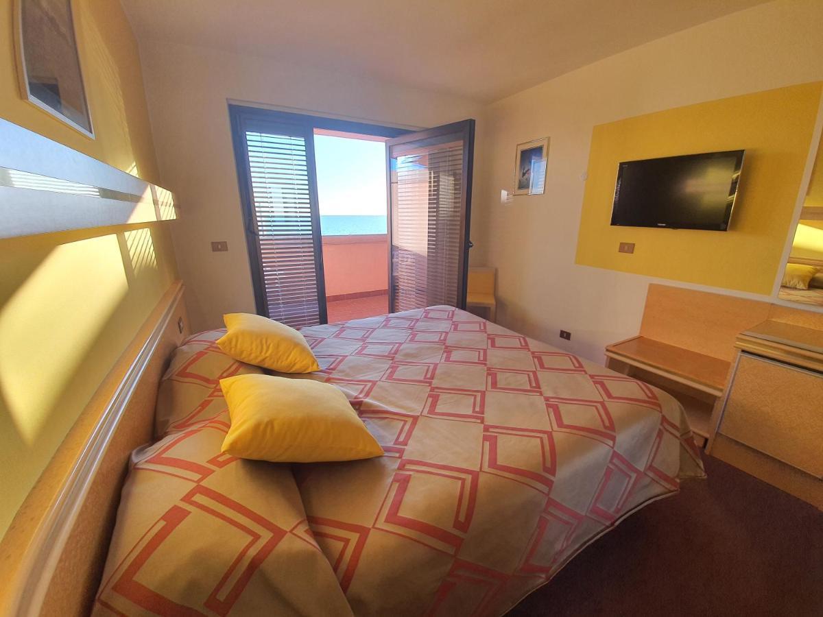 Hotel Antares Градо Екстериор снимка