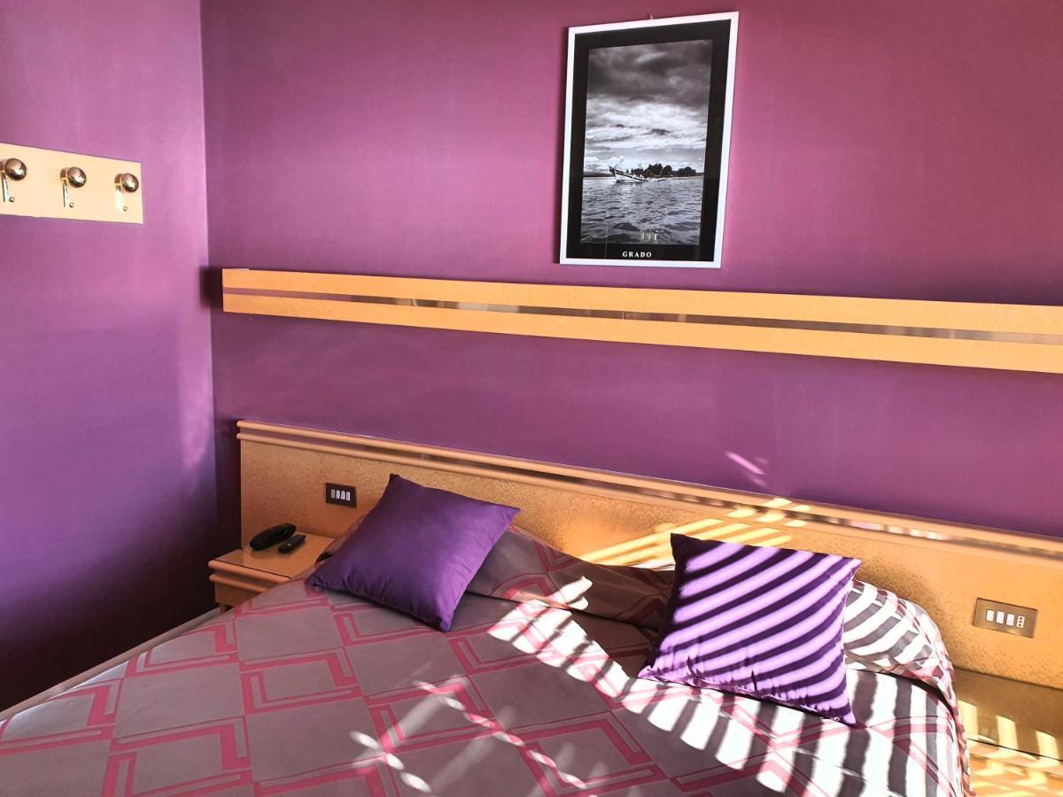 Hotel Antares Градо Екстериор снимка
