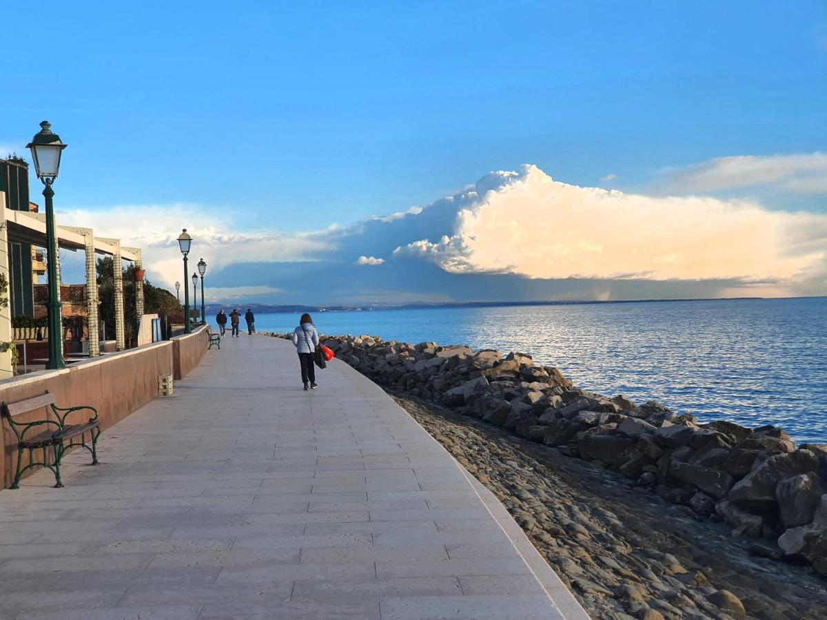 Hotel Antares Градо Екстериор снимка