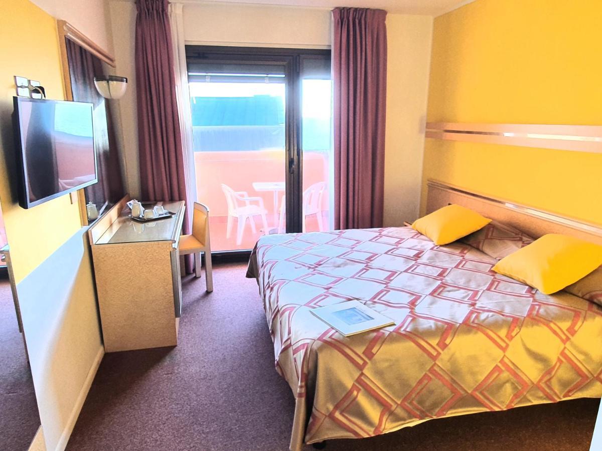Hotel Antares Градо Екстериор снимка