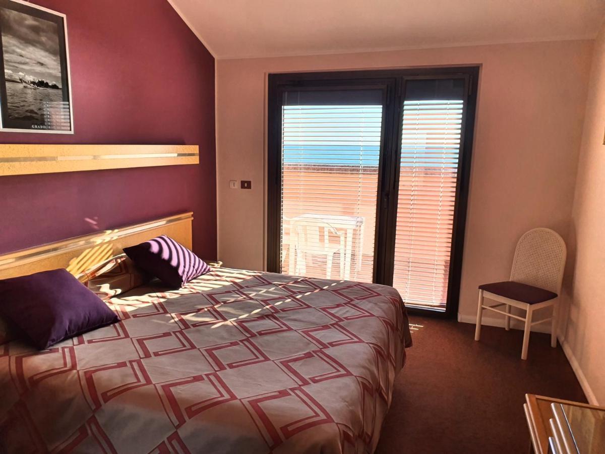 Hotel Antares Градо Екстериор снимка