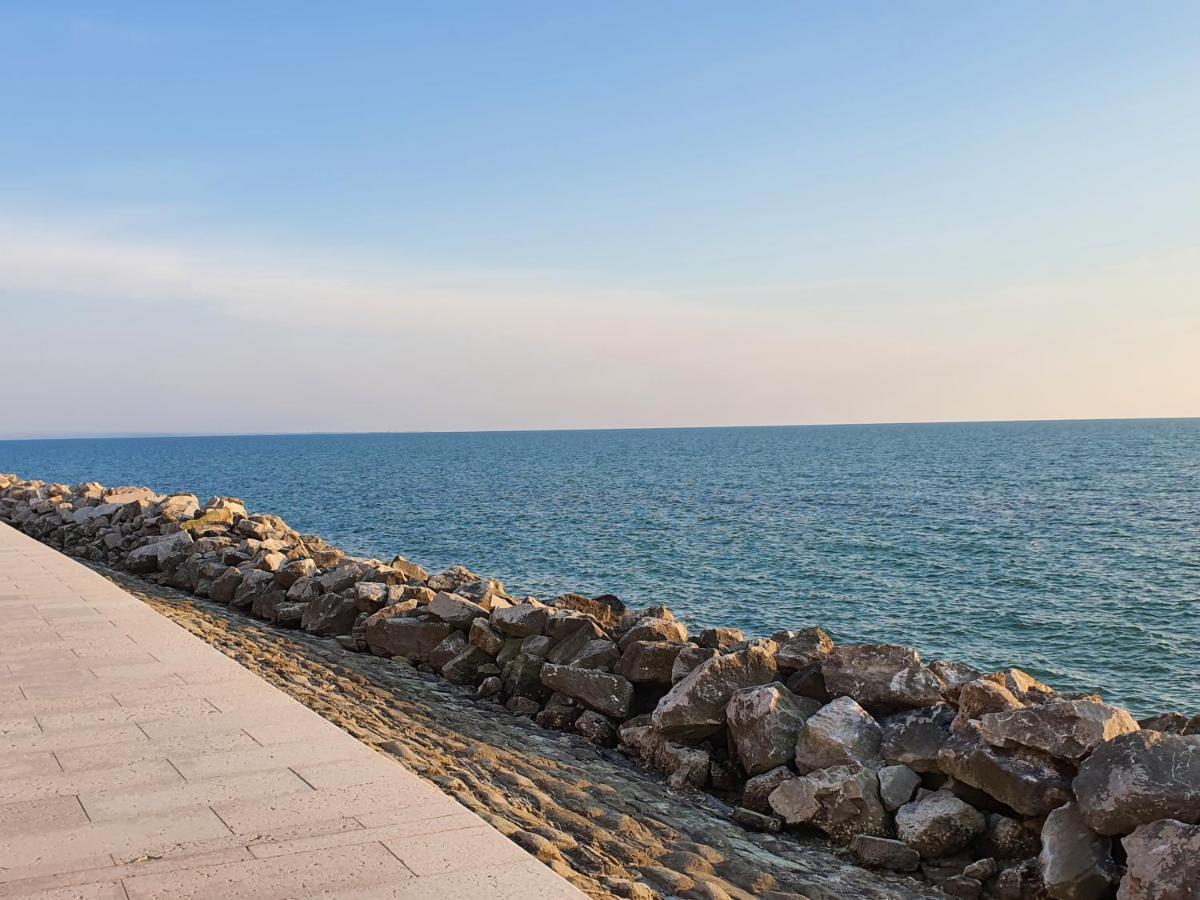 Hotel Antares Градо Екстериор снимка