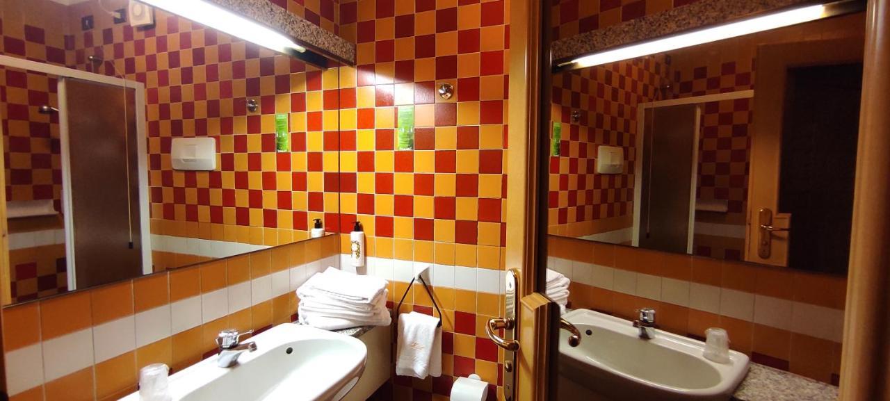 Hotel Antares Градо Екстериор снимка