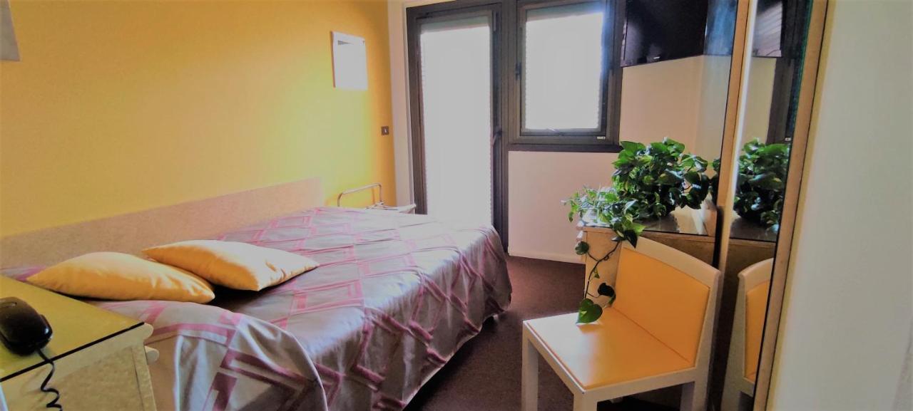 Hotel Antares Градо Екстериор снимка