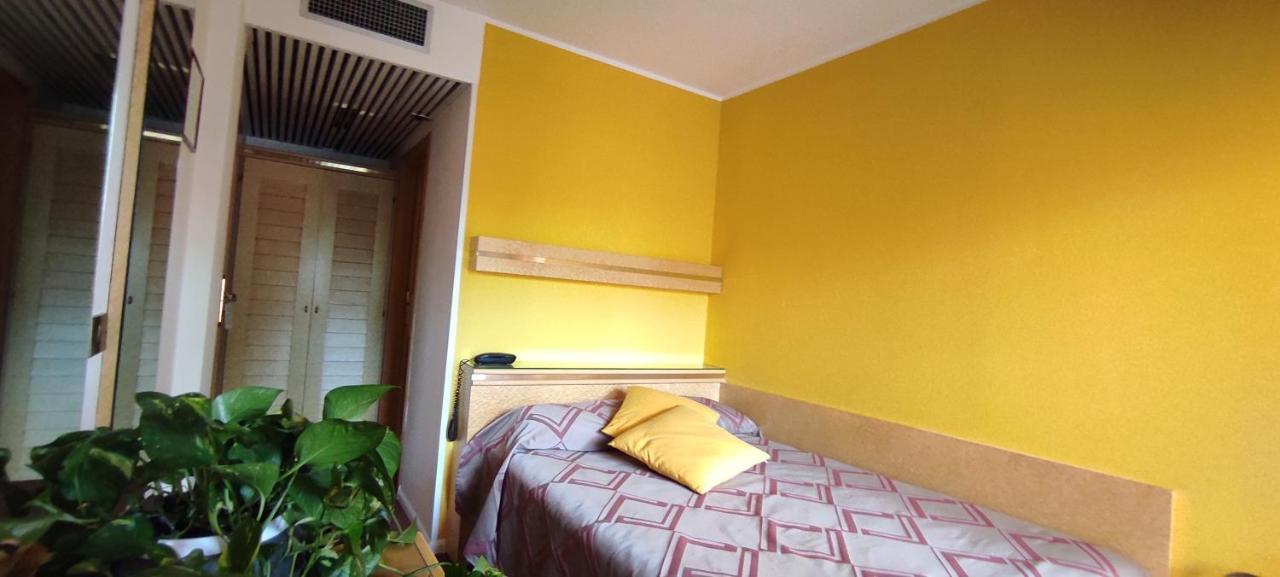 Hotel Antares Градо Екстериор снимка