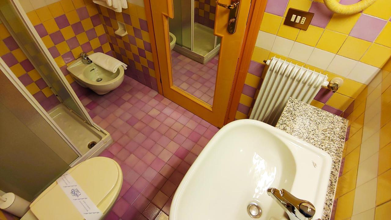 Hotel Antares Градо Екстериор снимка