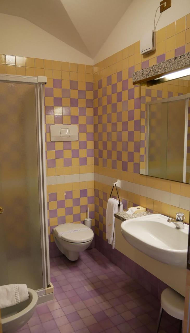 Hotel Antares Градо Екстериор снимка